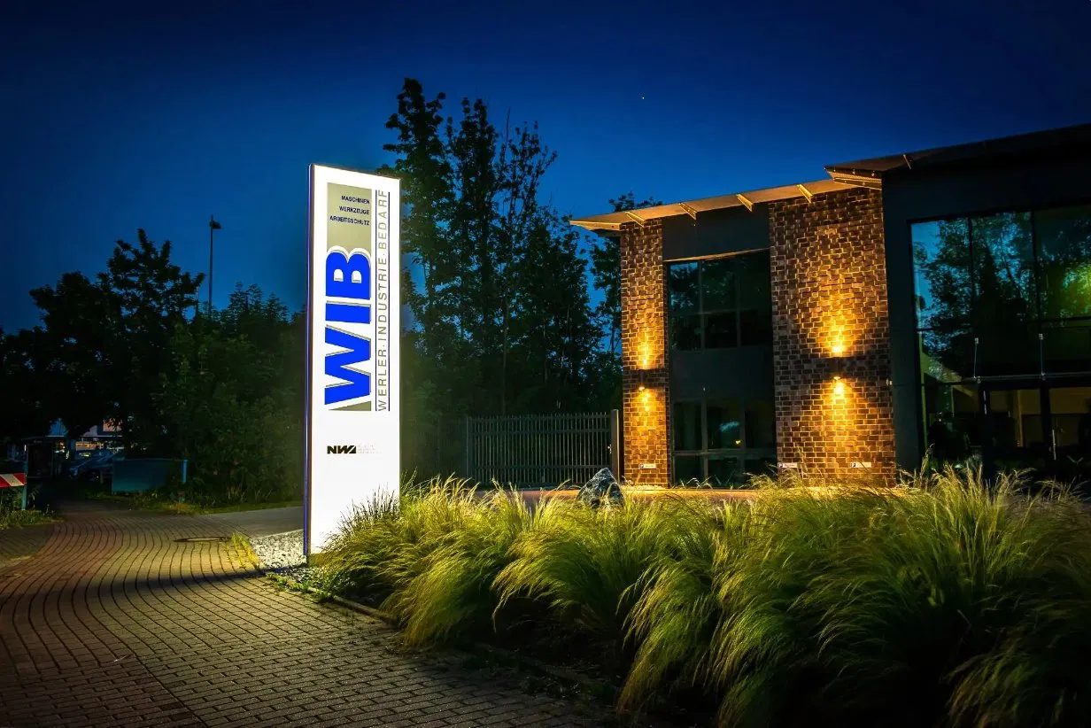 Low Price Waterproof Totem Petrol Gas Station Signboard Aluminum Frame Pylon Sign for Gas Stattion