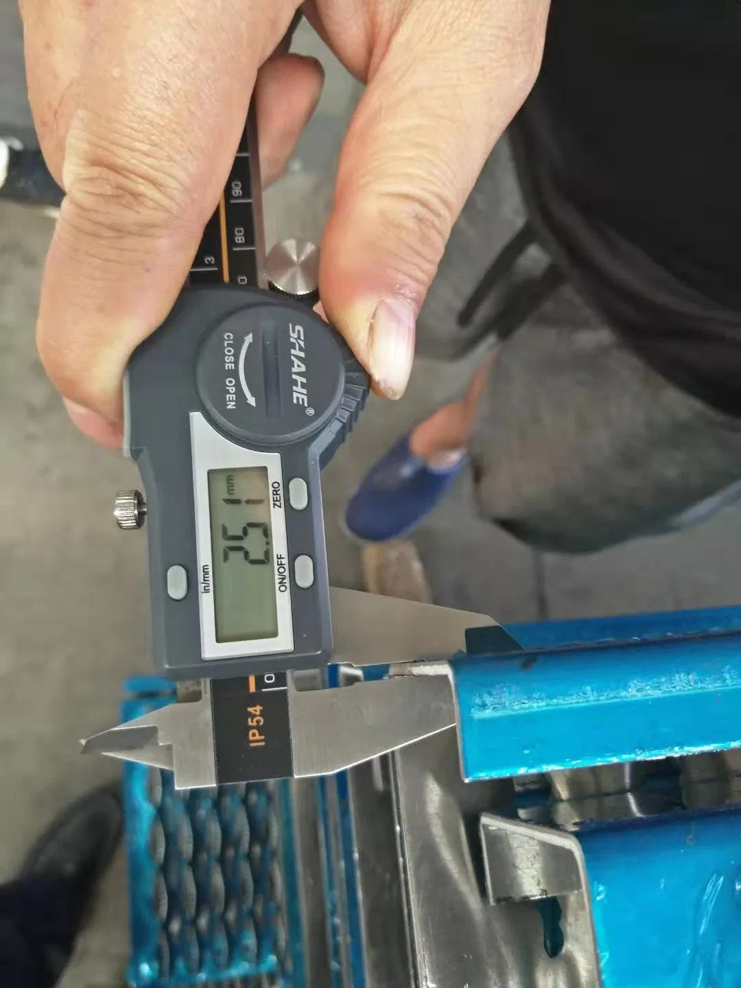 Aluminum Grip Strut from Tec-Sieve