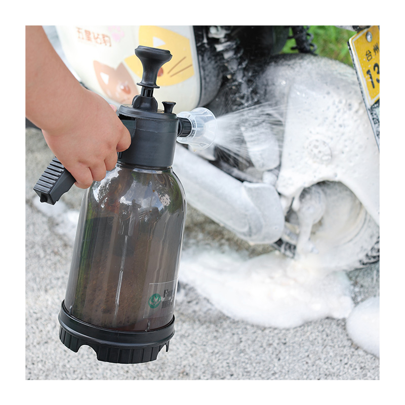2L Car Wash Foam Sprayer with 2 Nozzles Hand Pressure Water Sprayer and Manual Sprayer