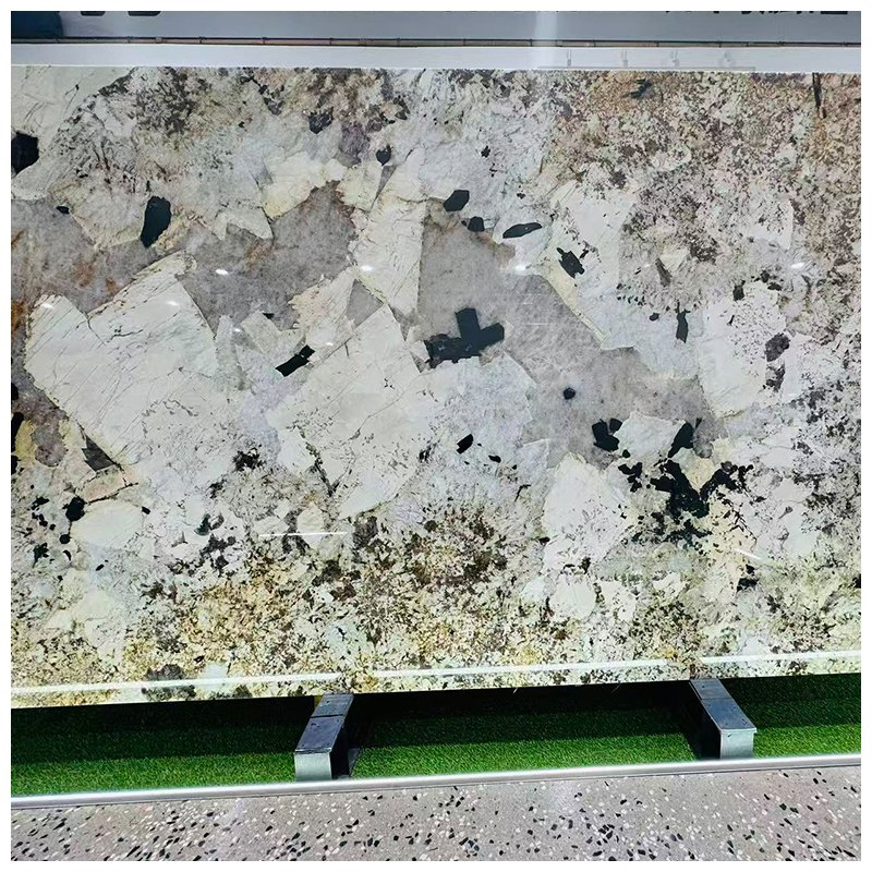 Brazilian Patagonia Extra Quartzite Slabs for Countertops and Tiles