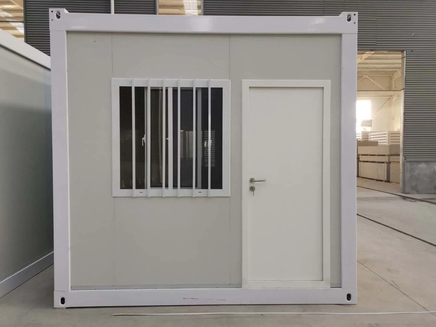 High-Quality Two-Storey Flat Pack Modern Container House for Residence/Bar/Club/Office/Shop/Warehouse/etc