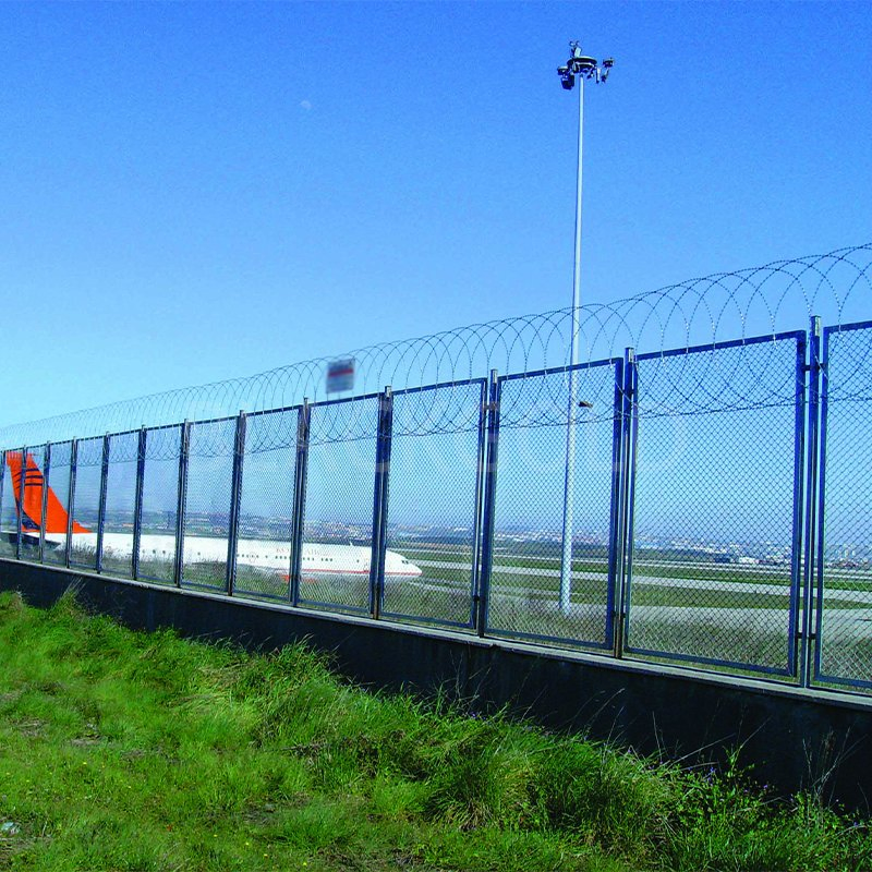 High Thicknessgalvanized PVC Coated Wire Mesh Diamond Hole Cyclone Fencing Chain Link Fence with CE ISO Certification for Park Courtyard Stadium