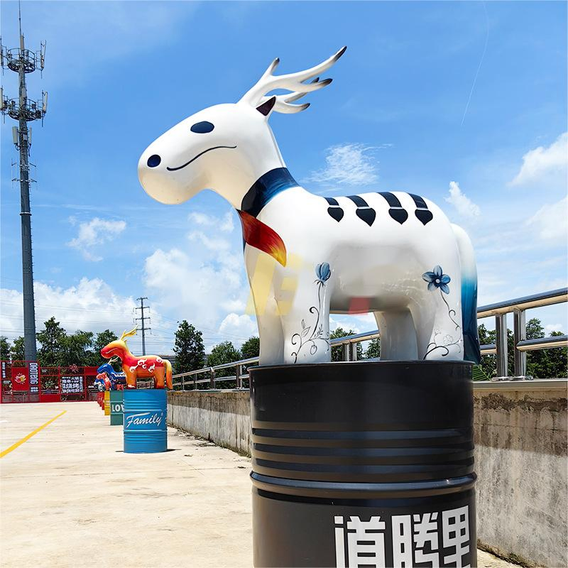 Customizable Outdoor Lifelike Animal Ornaments Fiberglass Painted Oil Barrel Horse Sculptures