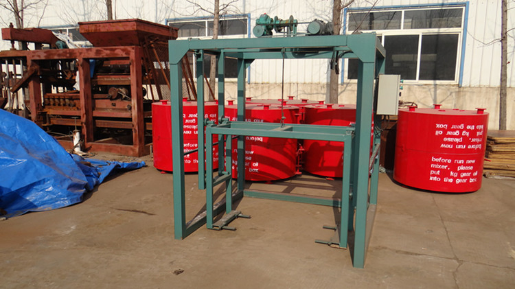 Qt4-20 Semi Automatic Concrete Block Moulding Machine
