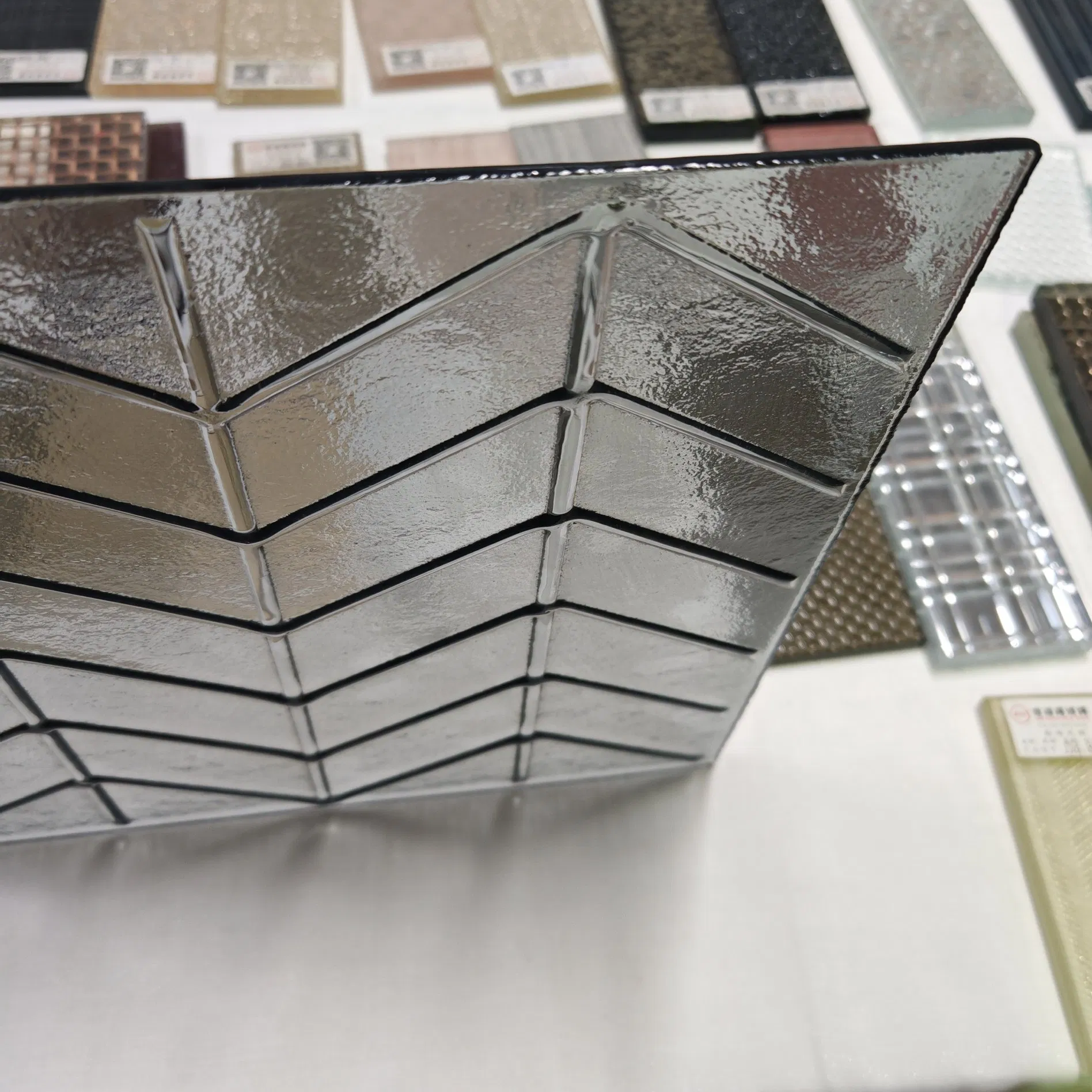 European Gray Diagonal Stripe Pattern Fused Glass for Traditional Interiors