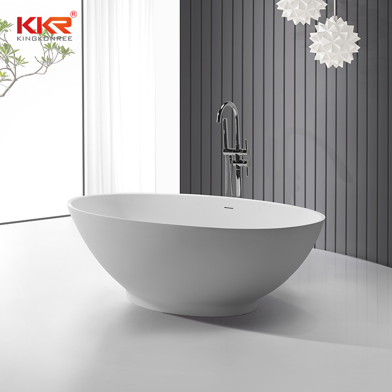 Отдельностоящая ванна из искусственного камня с душем