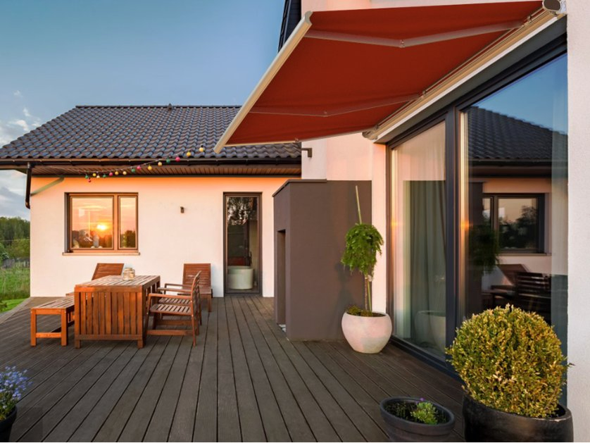 High-Quality Full Enclosure Cassette Arm Awning for Patio, Cafe, and Hotel