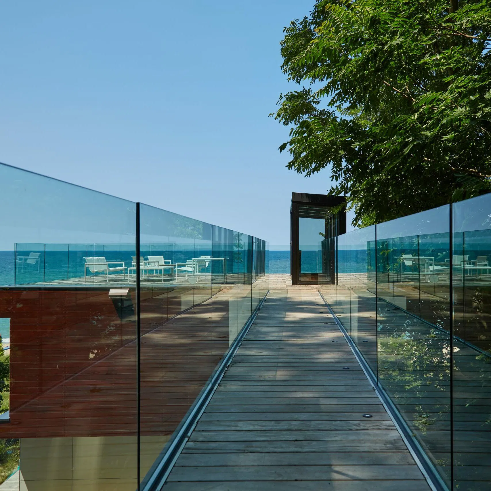 dB Popular outdoor Aluminum U Channel Railing Tempered Glass Fence