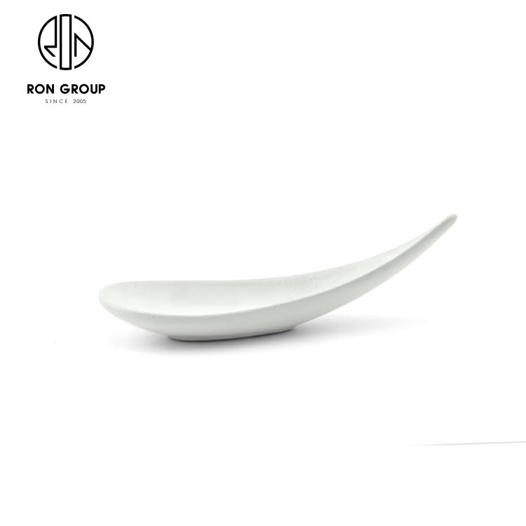 Hot Selling Restaurant Hotel Flatware White 6 Inch Ceramic Porcelain Dining Spoon
