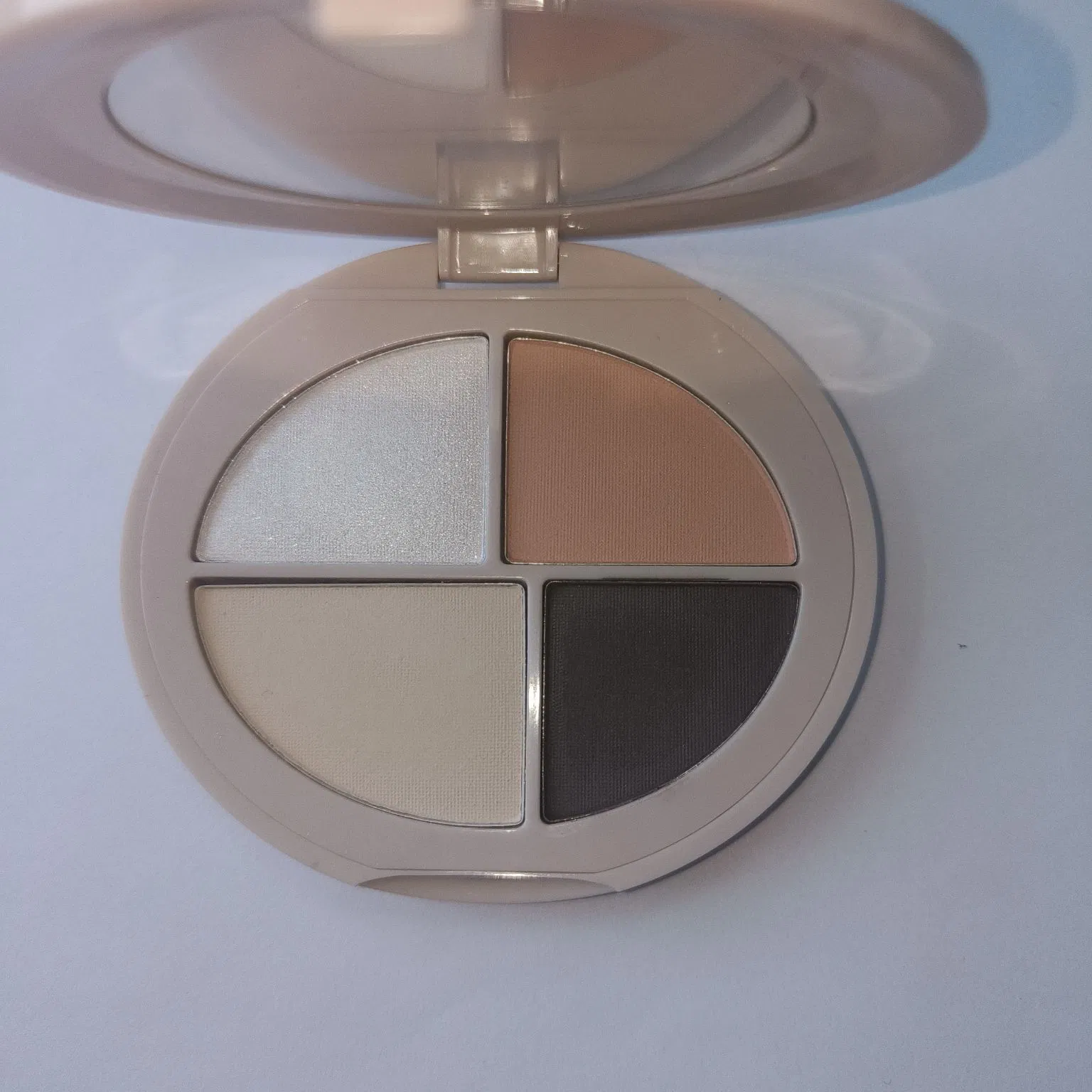 Transform Your Look with Versatile Custom Contour Powder
