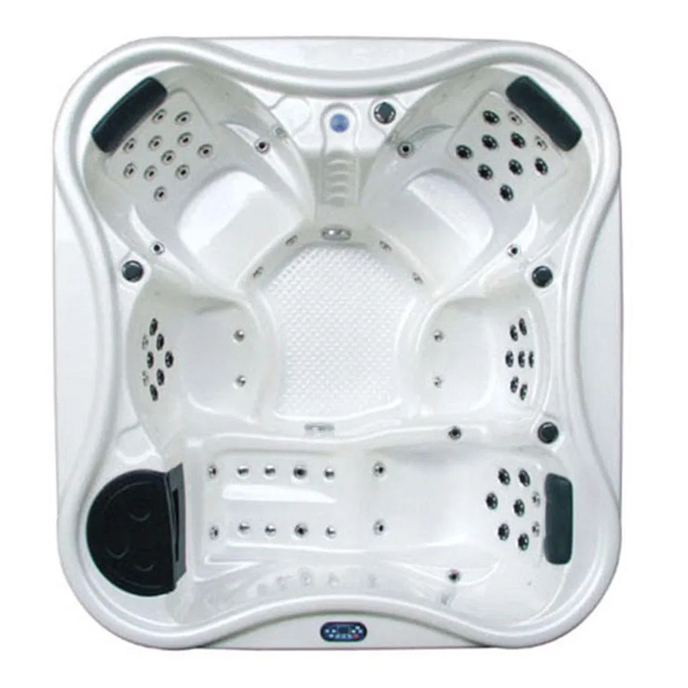 Большой уличный спа-бассейн с гидромассажем