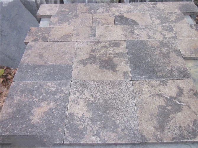 Building Material Natural Limestone Antique/Honed/Tumbled Bluestone for Floor Tiles and Paving Stone and Wall Cladding/Facade
