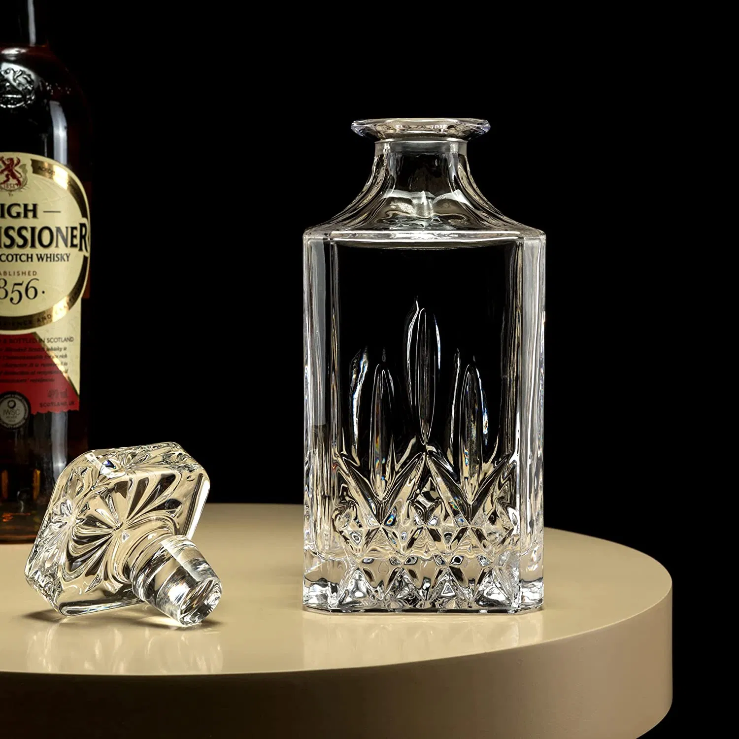 Beautiful 200ml 250ml 500ml Clear Wine Bottle Vodka Whiskey Decanter Creative Miniature Empty Wine Bottle with Cap Wholesale Glassware