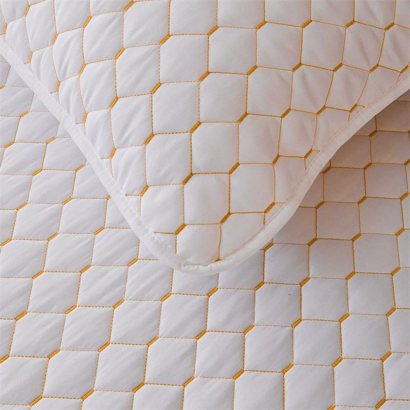 Quilted Hypoallergenic 6-Side Boxspring Mattress Encasement Protector with Zipper Surrounded