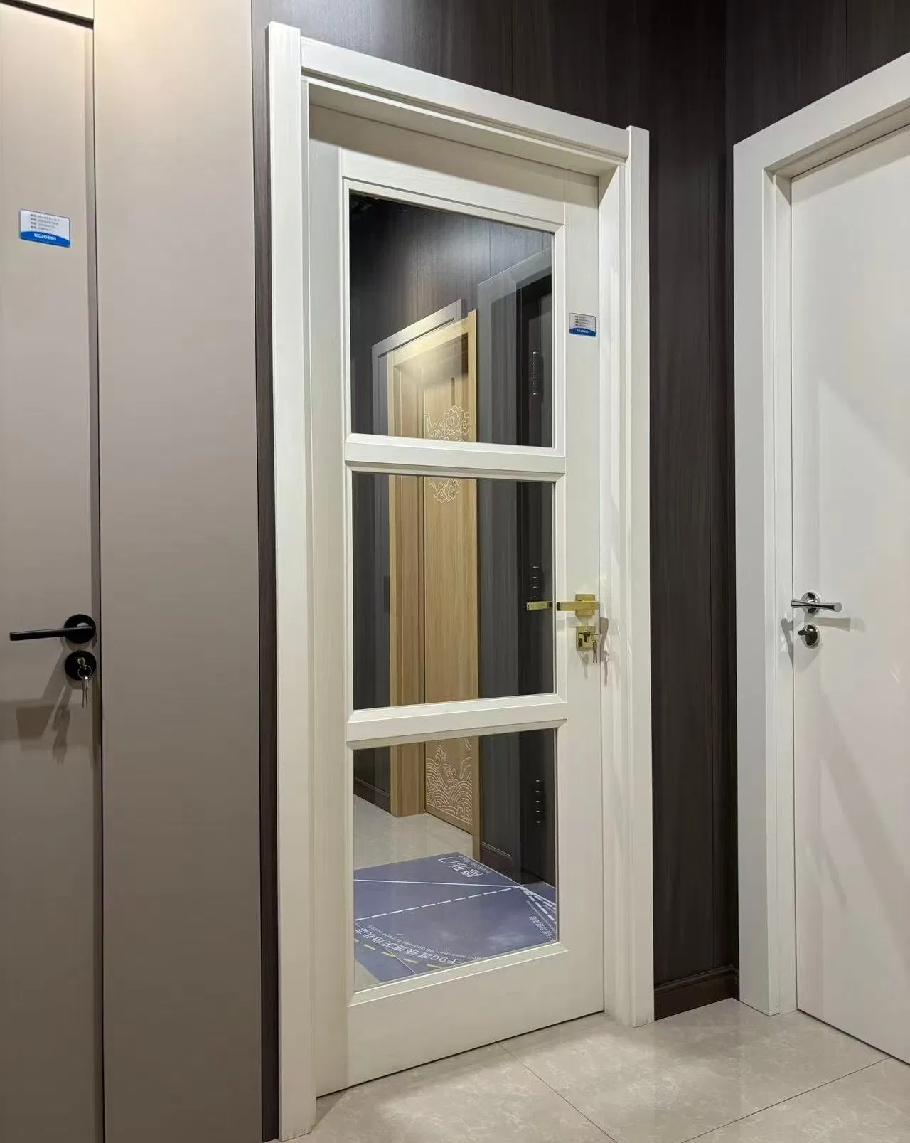 Elegant WPC Waterproof Interior Glass Painted Door B1-Level Flame Retardant Ecofriendly for Interior Renovation