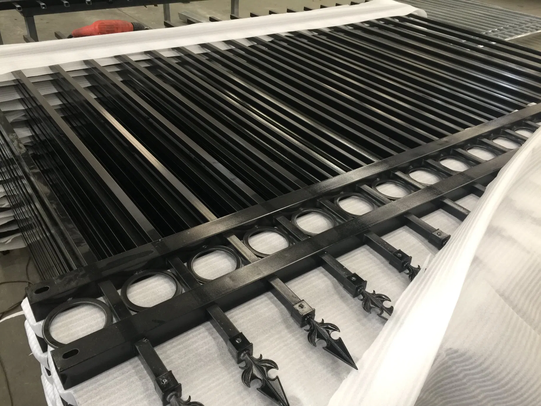 High Quality Powder Coated House Steel Fencing Metal Fence