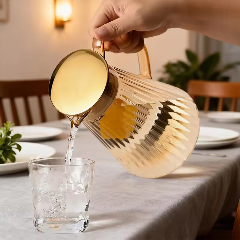 Acrylic Water Pitcher Juice Beverages Beer Plastic Jug with Lid Unbreakable PC Heat Resistant for Hotel Restaurant Household