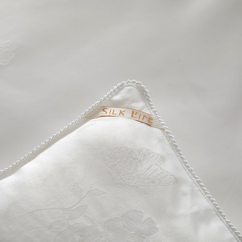 China Supplier Bedding Set Duvet Cover 100% Mulberry Silk Satin Jacquard Fabric Comforter Silkworm Quilt