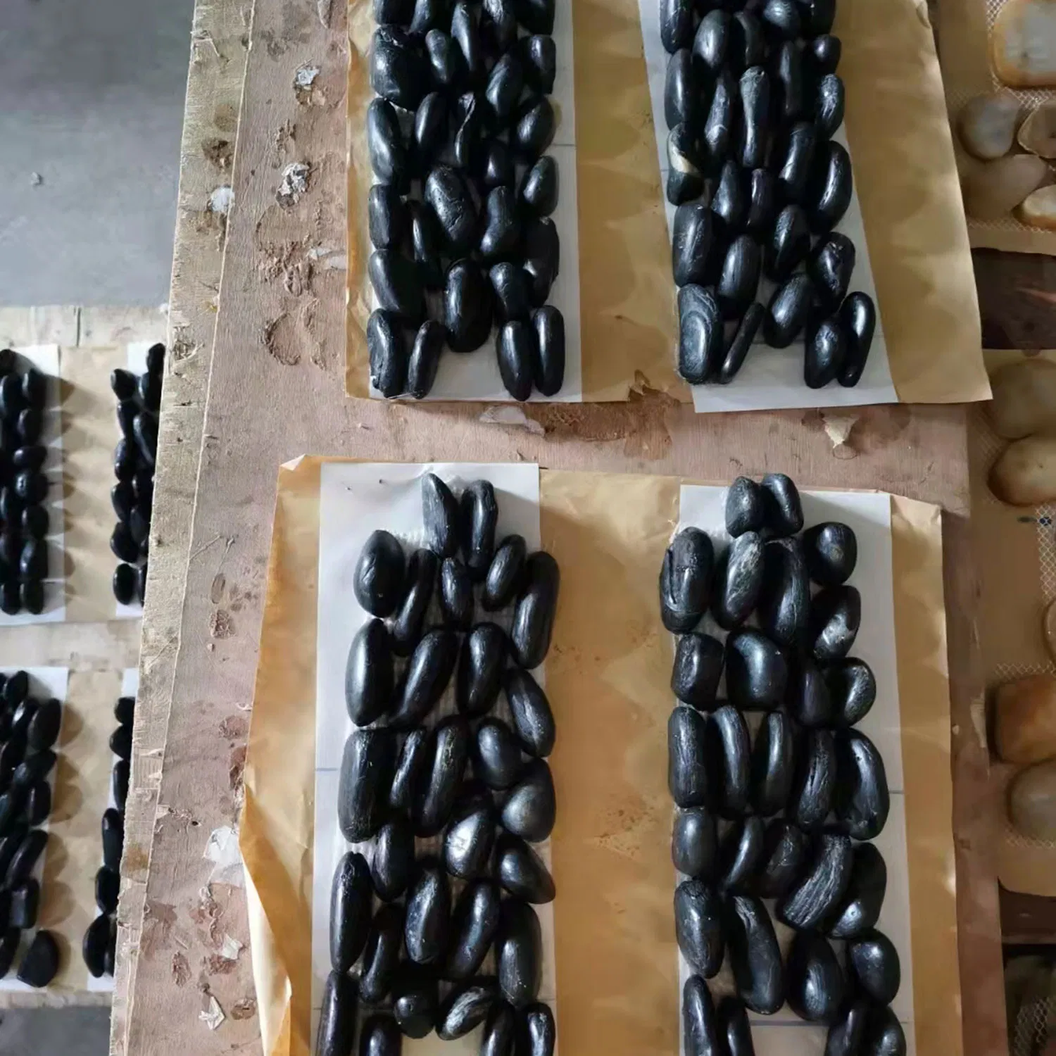 Garden Path and Bathroom Floor Decorative Sliced Pebble Stone Tile on Mesh