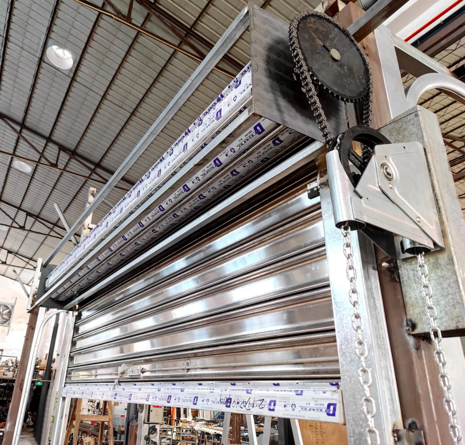 White Color Safety Design Aluminum Roller Shutter Door