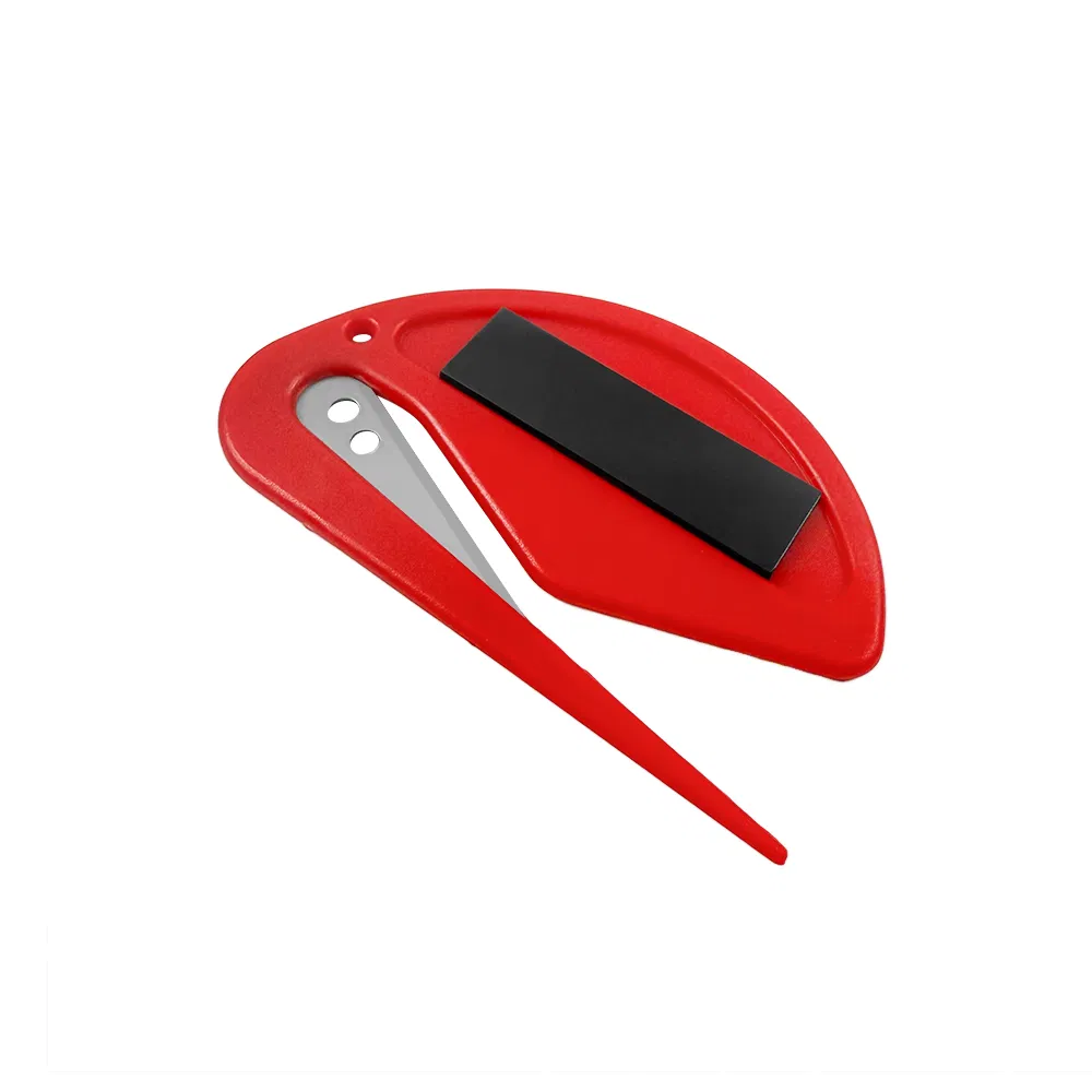 Резак для малярной пленки и бумаги со встроенным магнитом