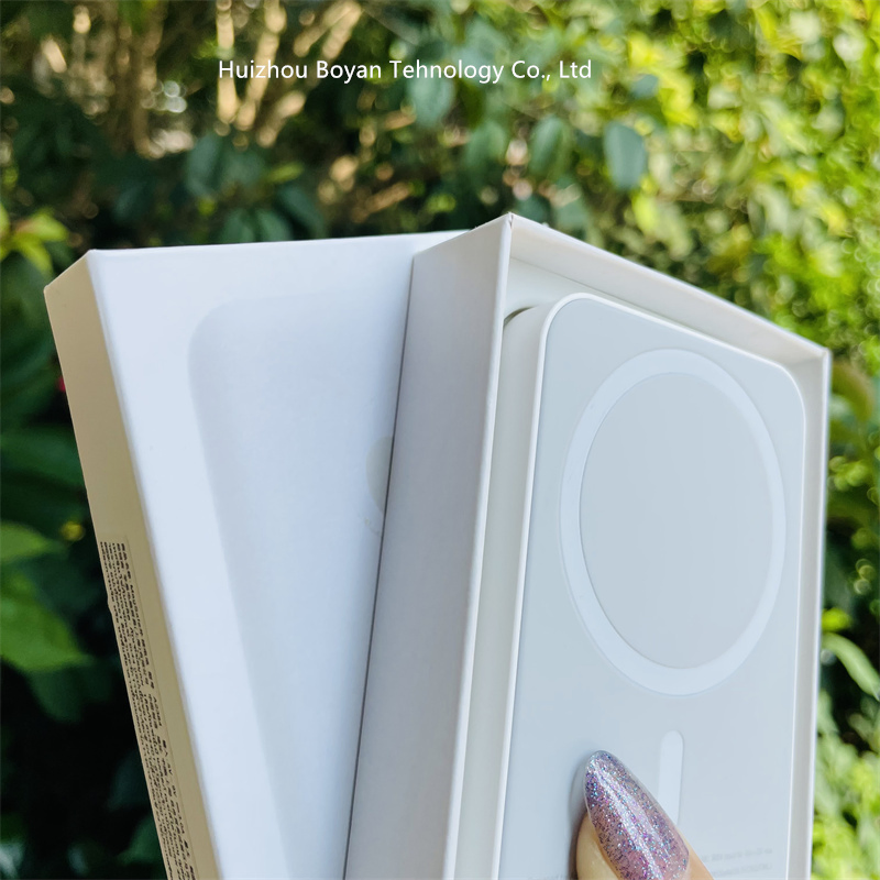 Top Quality Mini Mobile Power Lightweight Wireless Charging Station