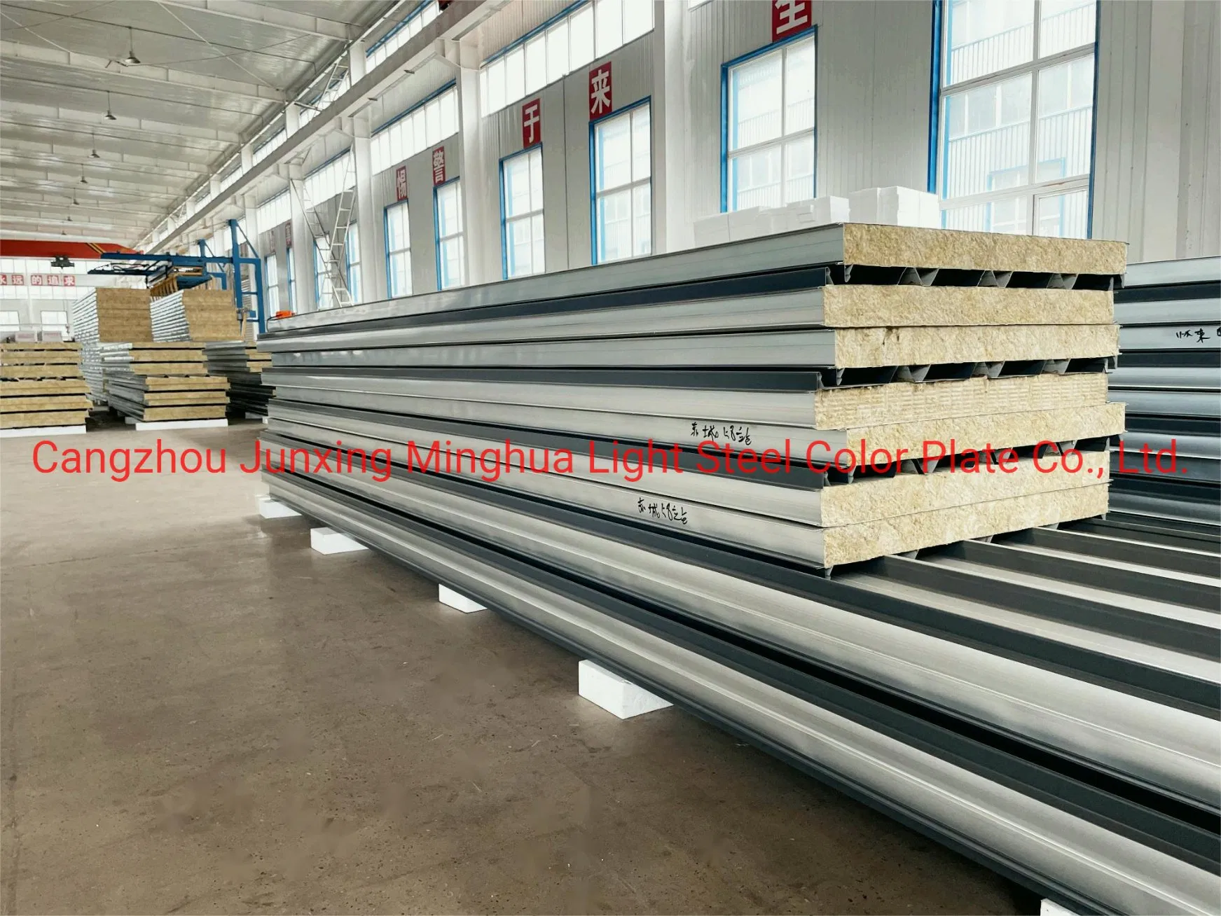 Factory Price Environmental Economical Customized Wall Insulation Color Coated Steel Rockwool Roof Sandwich Panel for Poultry House