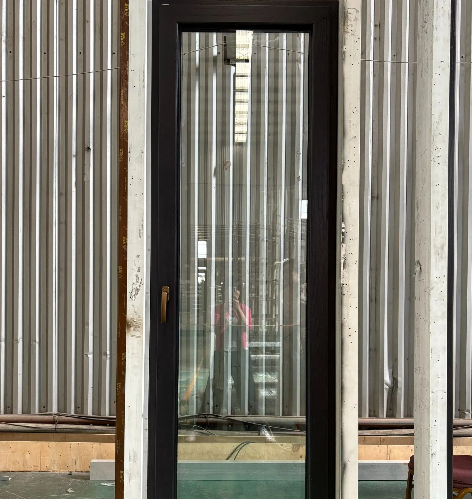 High-End Custom Thermal Break Aluminum Wooden Composite Window with Guardrail Glass