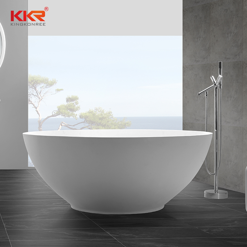 Маленькая круглая японская ванна из искусственного камня