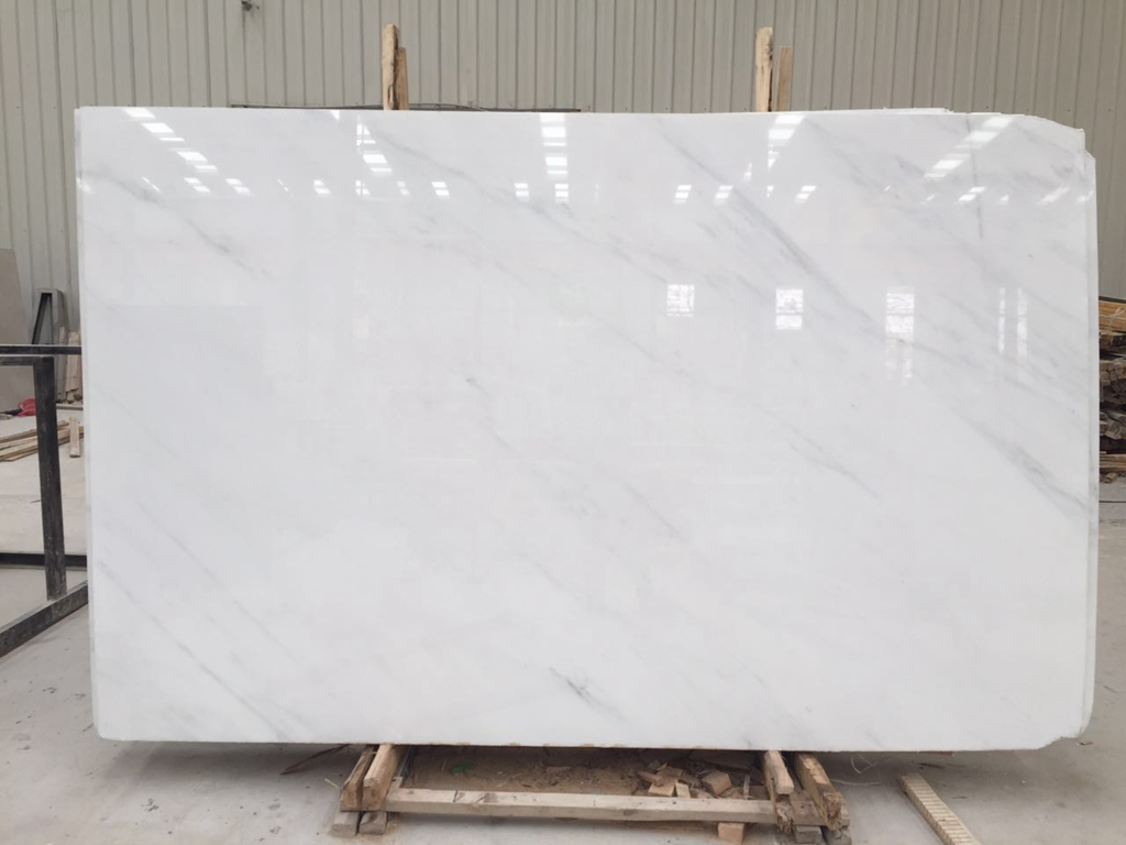 Мраморные плиты Bianco Carrara Statuario для столешниц