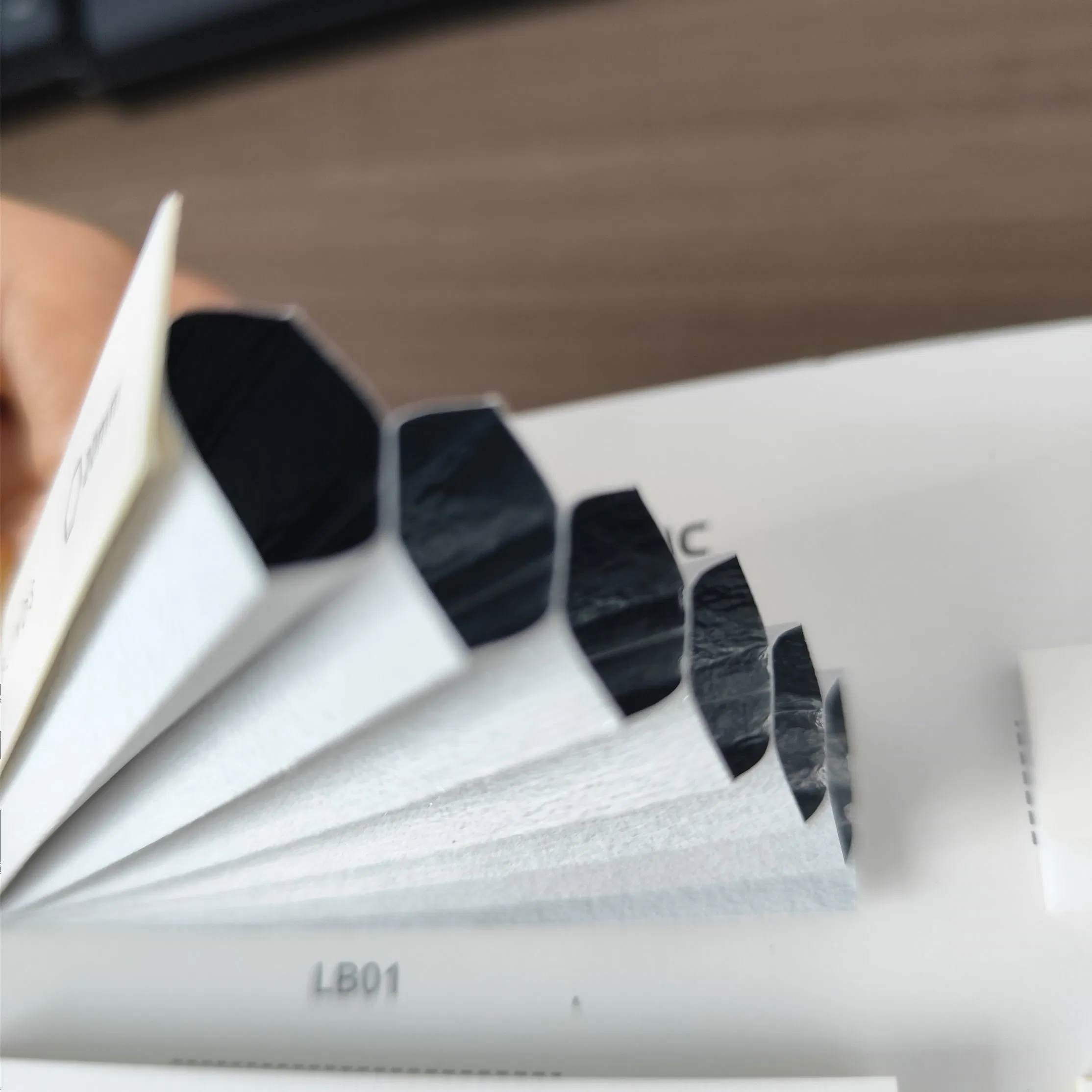 China Popular Selling Vertical Honeycomb Shades Blind Blackout Fabric for Window Blind