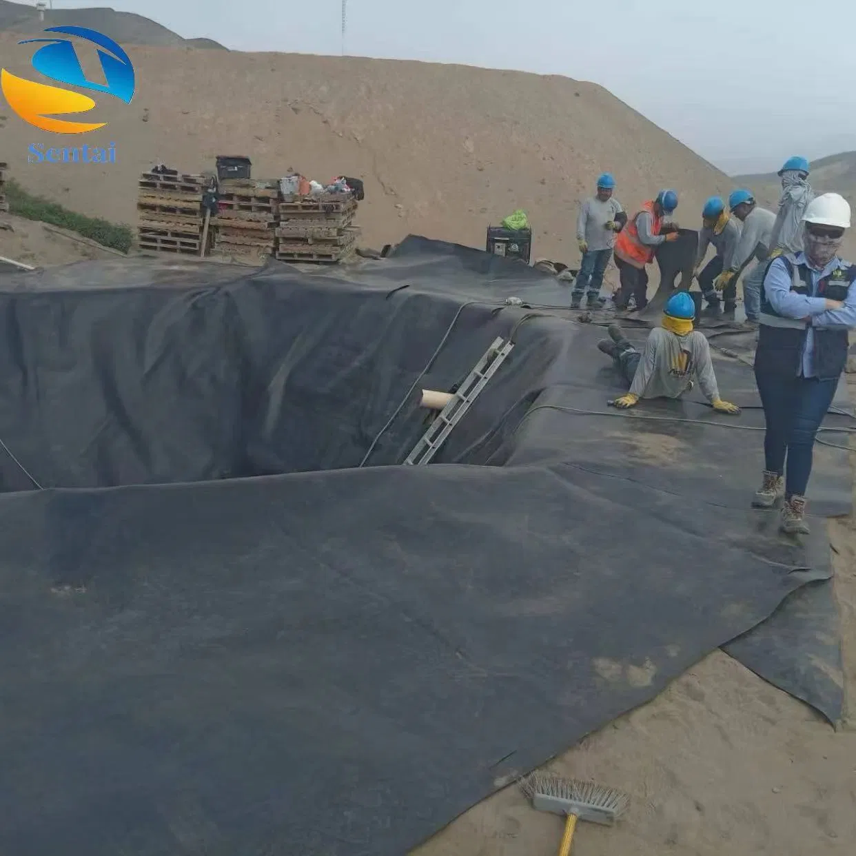 Environmental Grade 1mm 1.25mm 1.5mm HDPE Geomembrane, Used for Landfill Cover/Sewage Tank Liner Anti Seepage Membrane Liner for Heap Leaching Pond