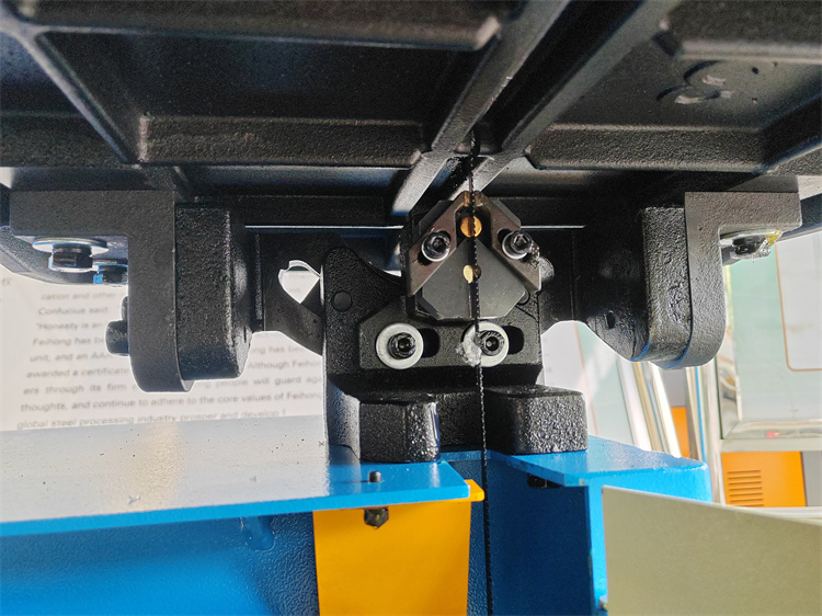 Ленточная пила по металлу полностью автоматическая