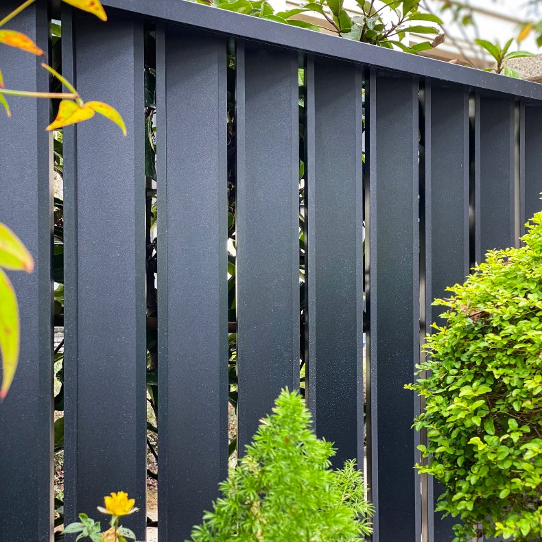 Customizable Aluminum Fence Railing System with Elegant Wooden Case