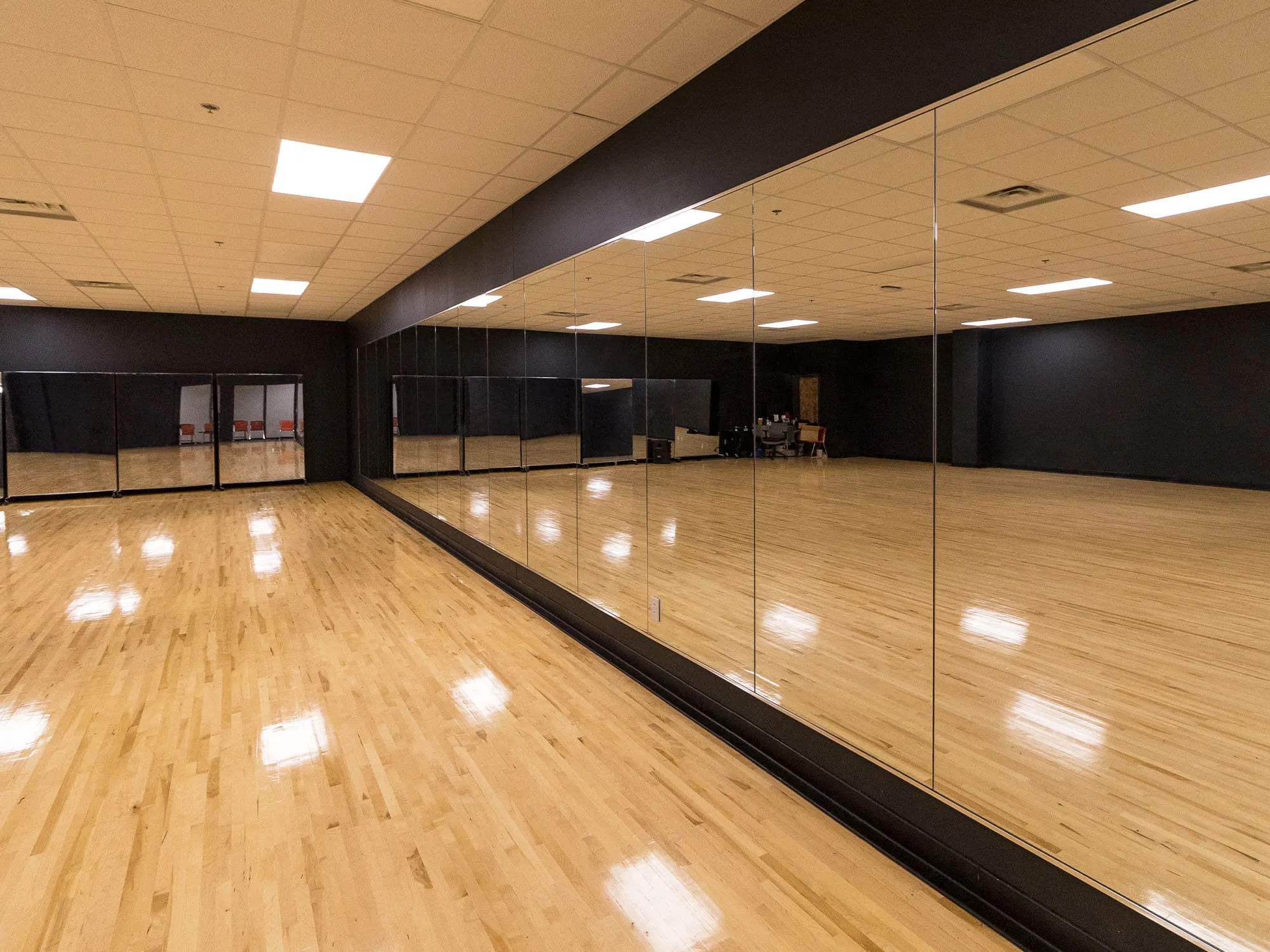 Factory Outlet 3mm/4mm/6mm/8mm/10mm/12mm Tempered Mirror/Shock Proof Mirror/Anti-Oxidation Mirror/Safety Tempered Mirror for Dance Studio/Hotel/Changing Room