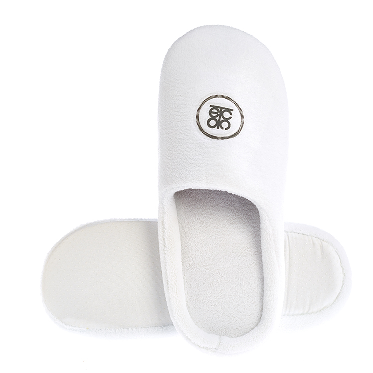 Custom Logo Reusable White Coral Fleece Anti Slip Sole Hotel Bathroom SPA House Disposable Slippers for Guests