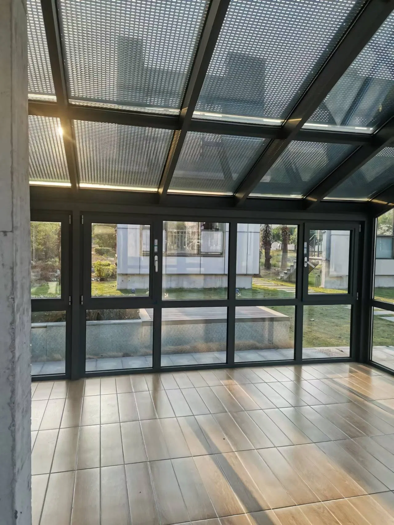 Customized Outdoor Soundproof and Heat-Insulated Sealed Aluminum Alloy Glass Sunroom