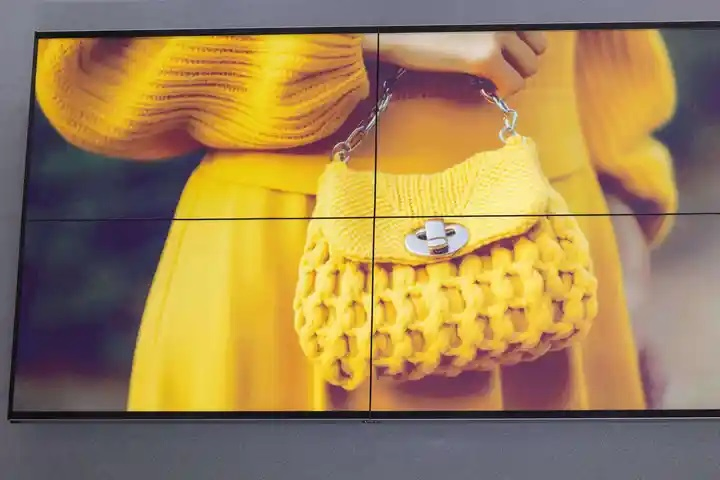 31.5-дюймовый цветной E Ink дисплей для информационных стендов