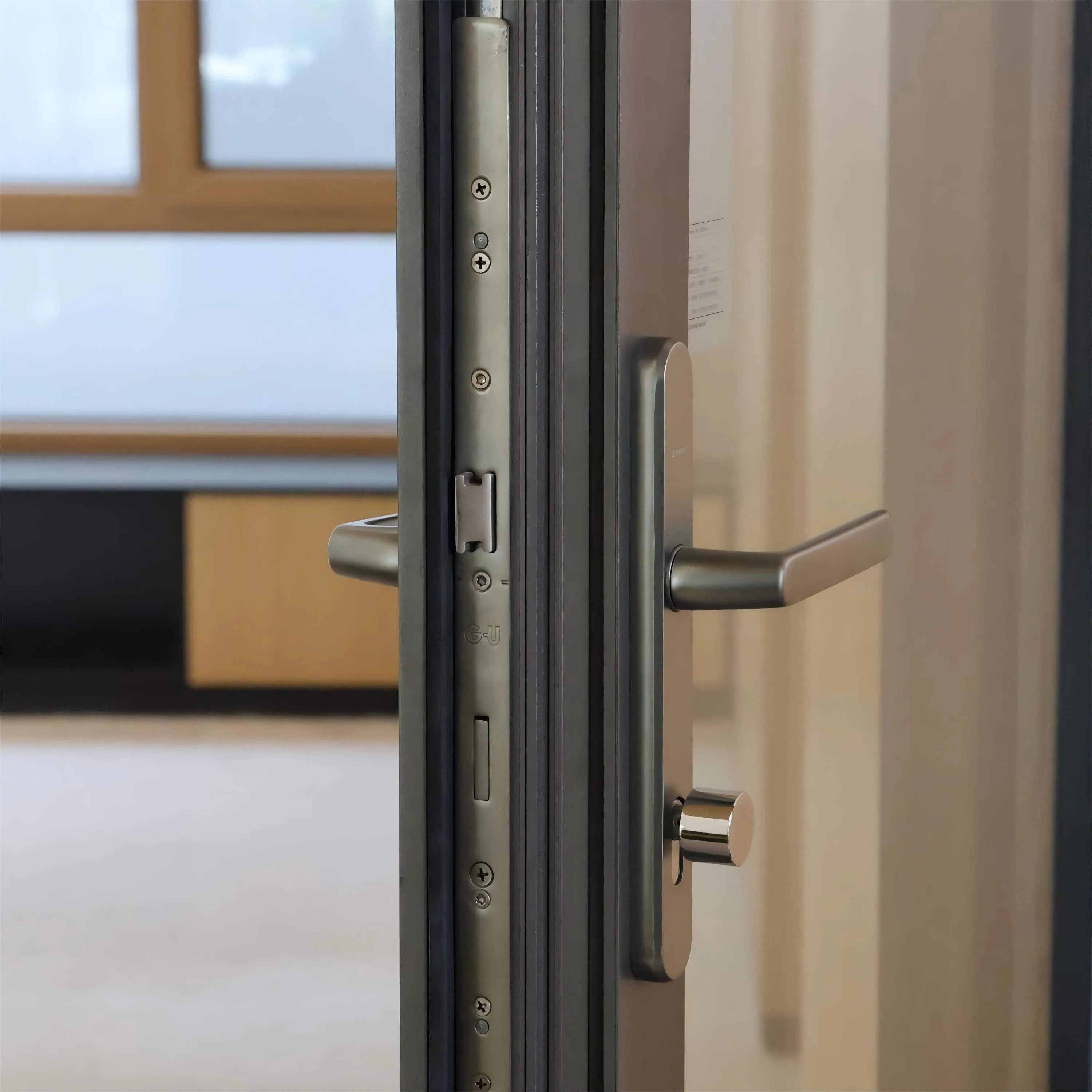 Алюминиевая распашная дверь с круглым стеклом