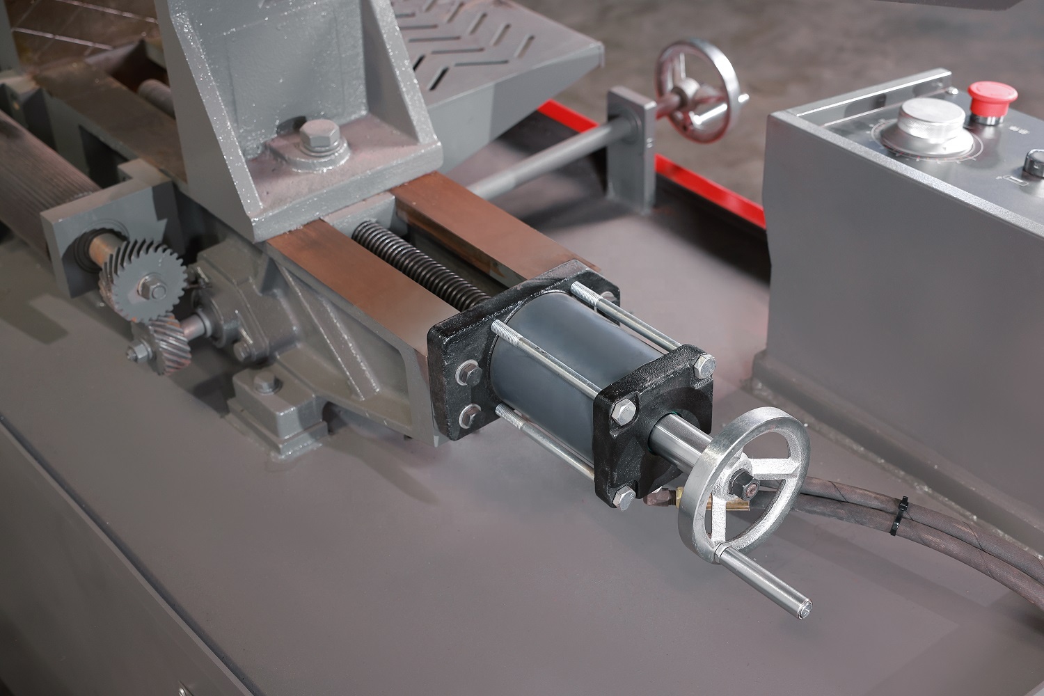 Ленточная пила горизонтальная гидравлический зажим GB-4038