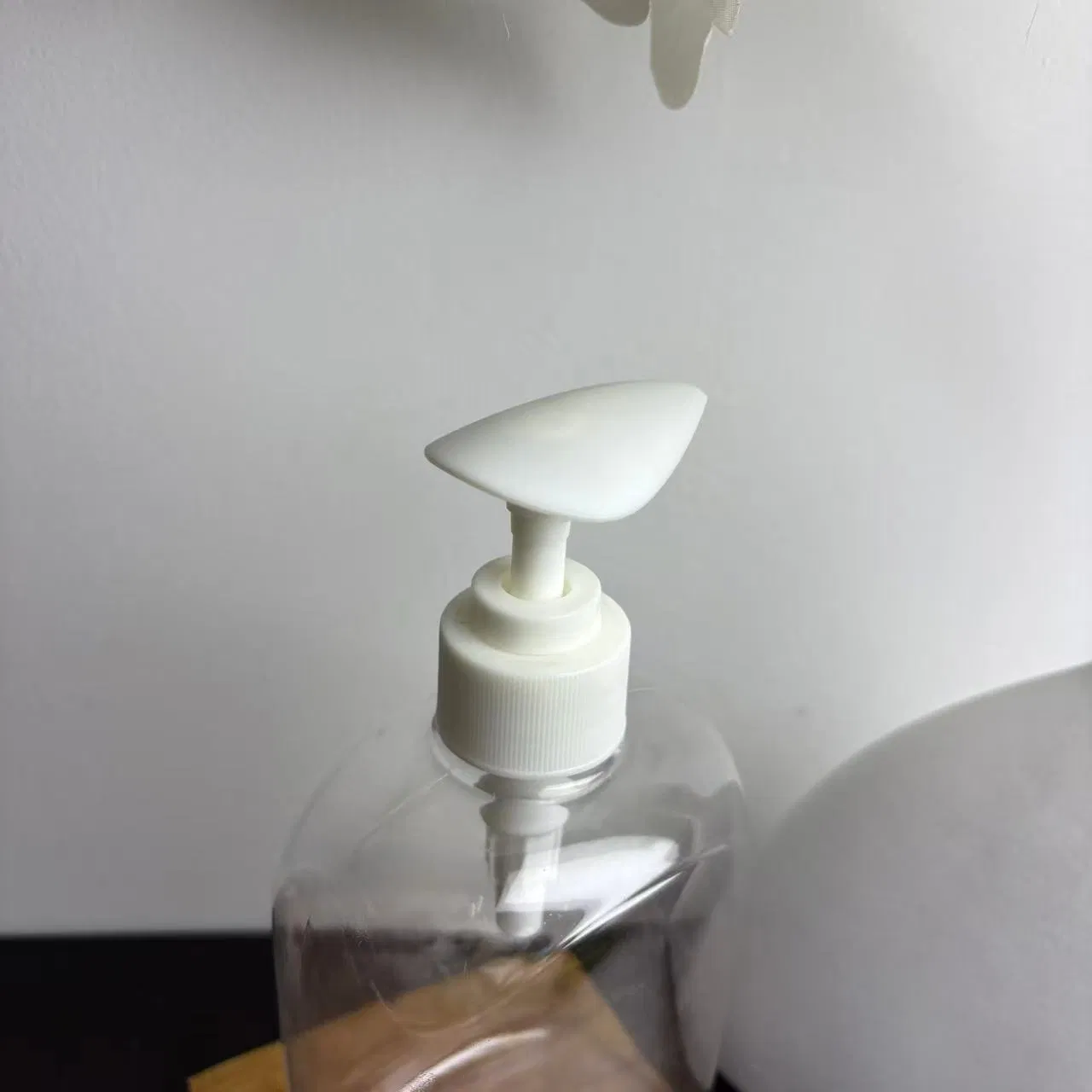 Hy High Quality & Best Price 24 28 32mm Colorful Shampoo Plastic PP Liquid Soap Dispenser Plastic Bottle Pump PP Plastic 2cc 4cc Cream Lotion Pump for Washing