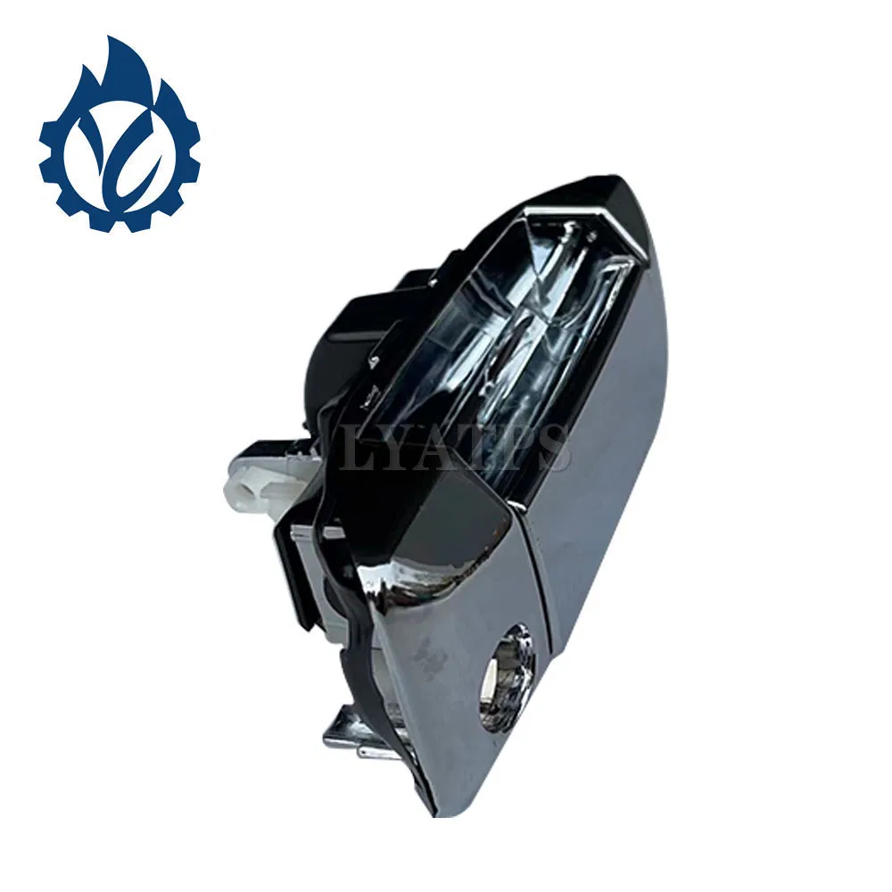 Хромированная ручка двери Toyota Hiace 2005 (правая) 69230-26080