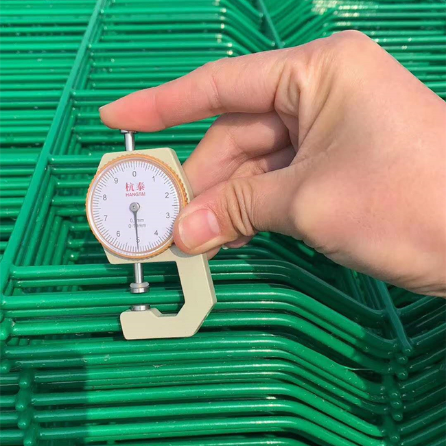 Yq Anping High Quanlity Bending Triangular Welded Mesh Fence