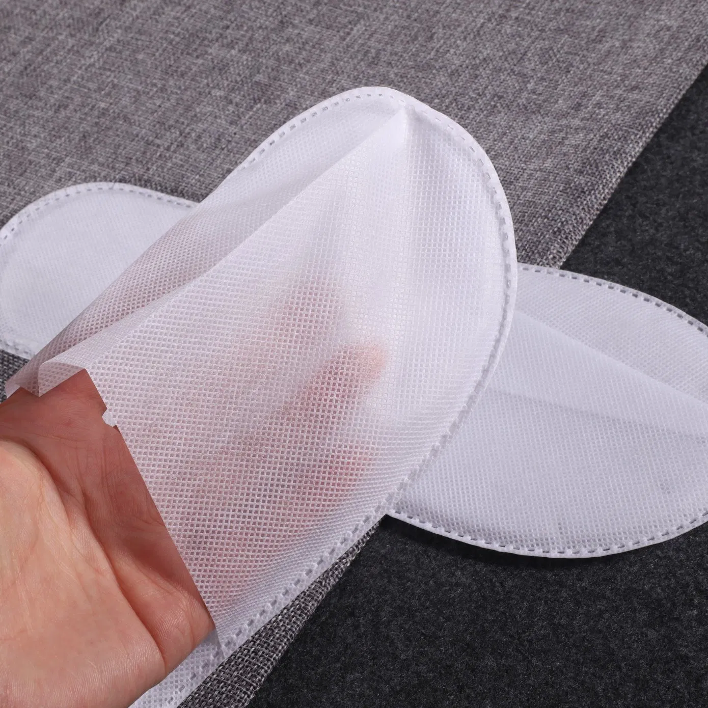 Disposable One Time Molding Non Woven Slipper for Hotel Guest Room