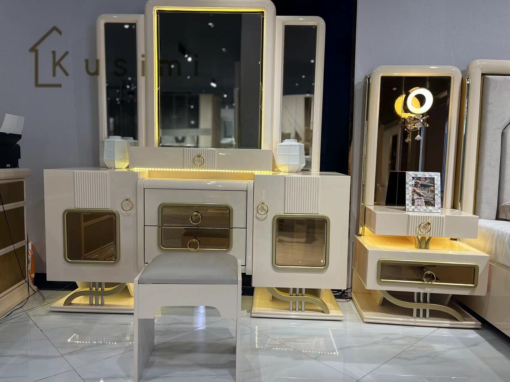 Мебель для спальни деревянная светлая комплект