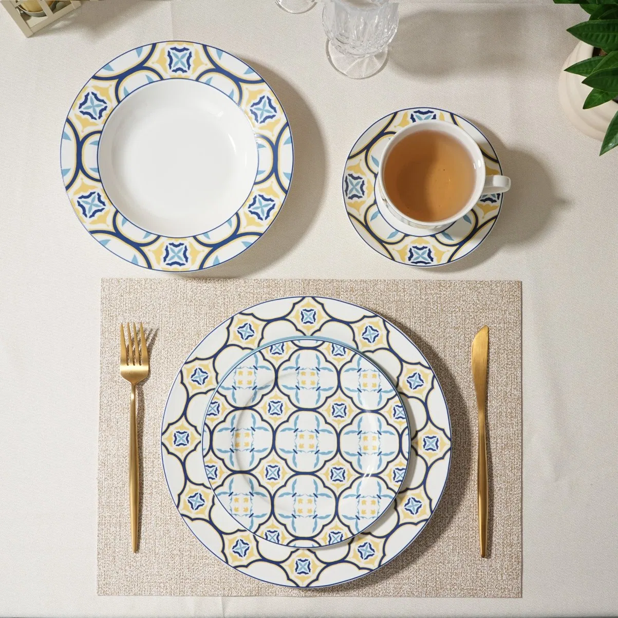 Wholesale Porcelain Tableware Customized Dinnerware Plates Ceramic Dinner Set