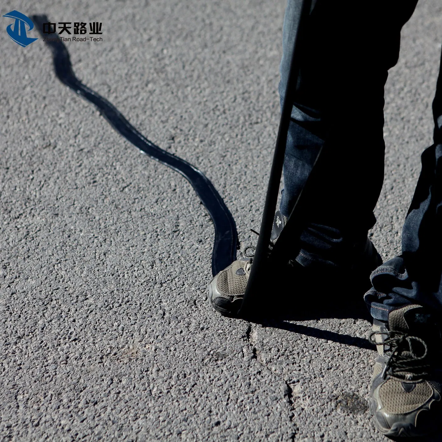 Self Adhesive Driveway Bituminous Tape Instant Asphalt Sealing Crack Sealing