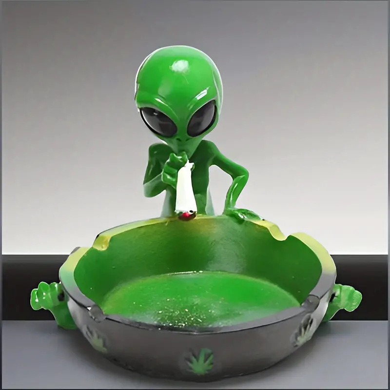 Wholesale Fantasy Gifts Ornament Resin Multicolor Alien Smoking Ashtray