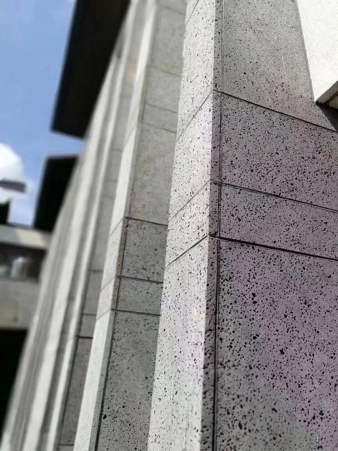 Sawn Cut Black Lavastone, Basalt Paving Grey Big Hole Lava Stone for Paver&Wall