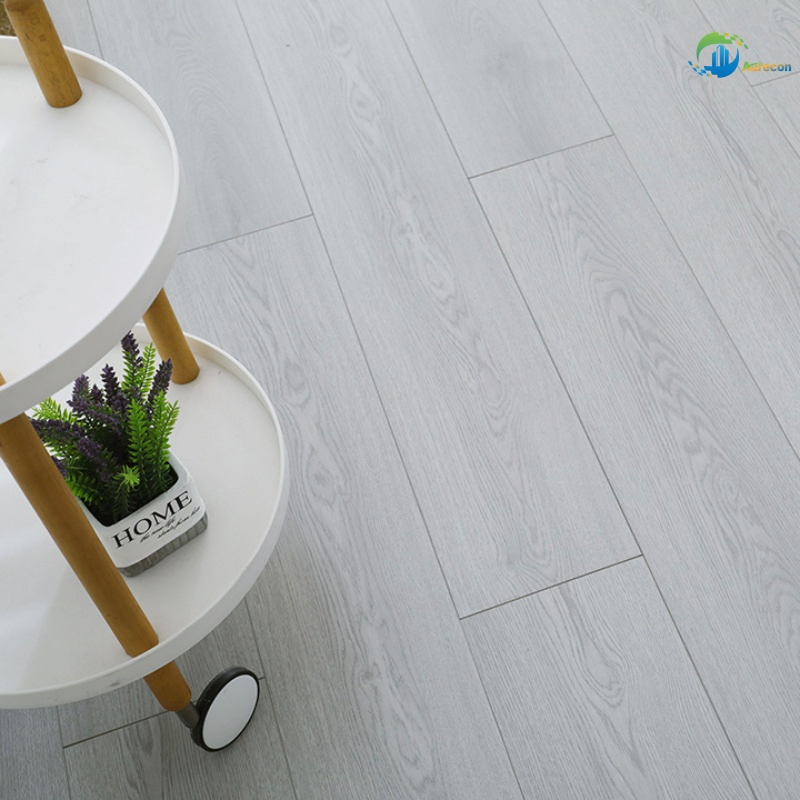 Moisture-Proof E0 High-Quality Durable Oak 3-Layer Solid Core Commercial Wood Engineered Flooring